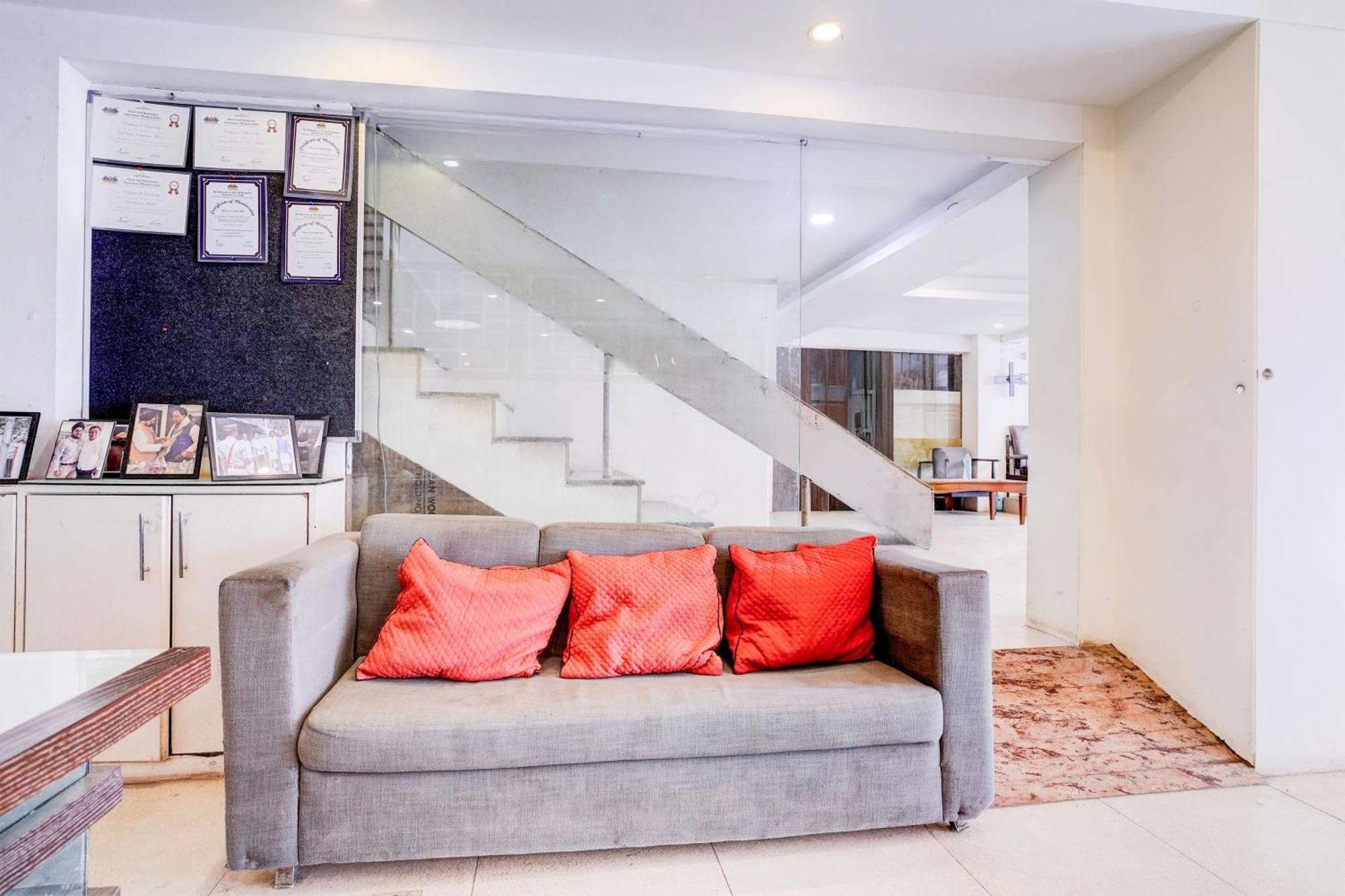ホテル Super Townhouse Khar The Unicontinental ムンバイ エクステリア 写真