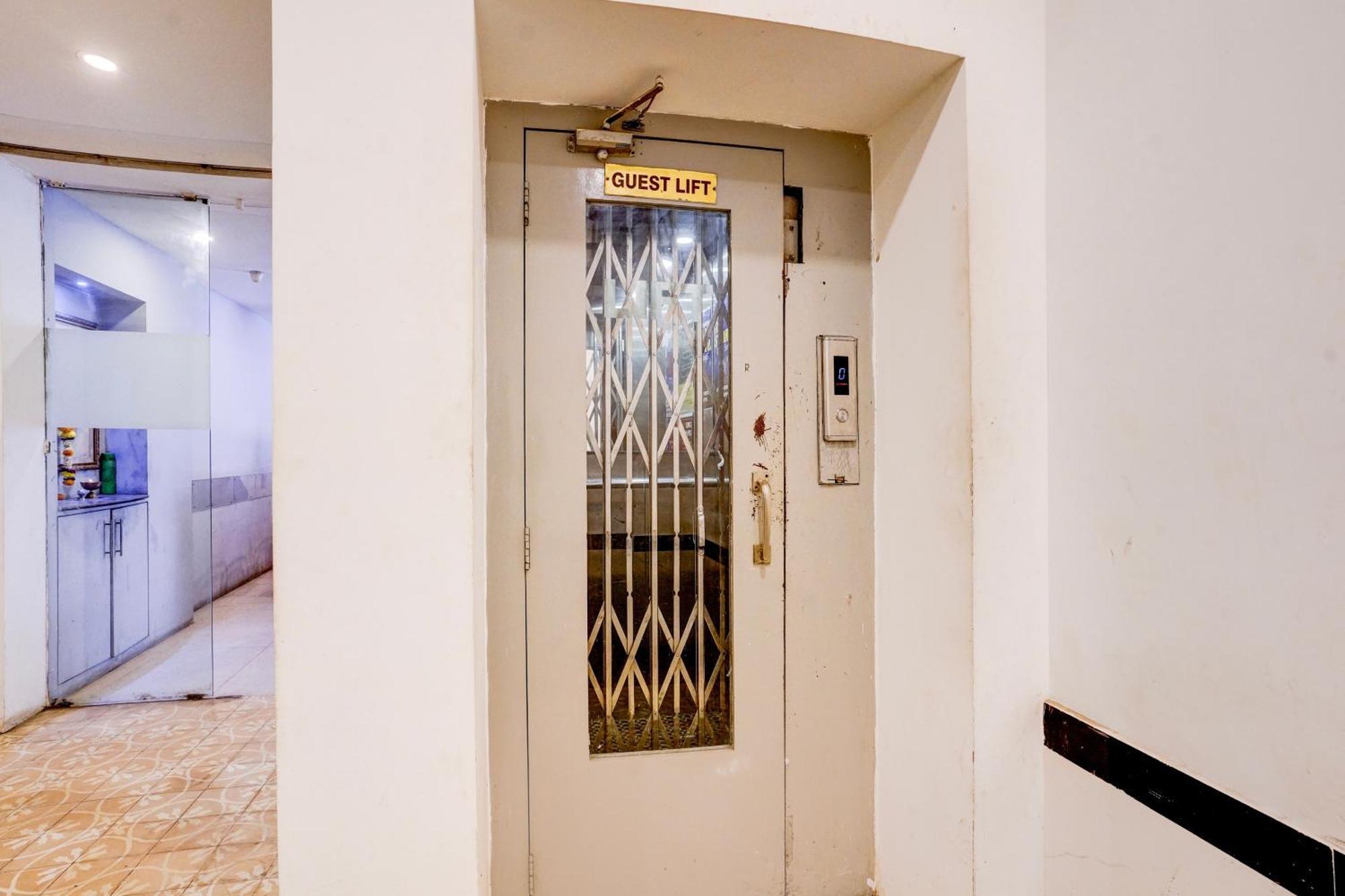 ホテル Super Townhouse Khar The Unicontinental ムンバイ エクステリア 写真